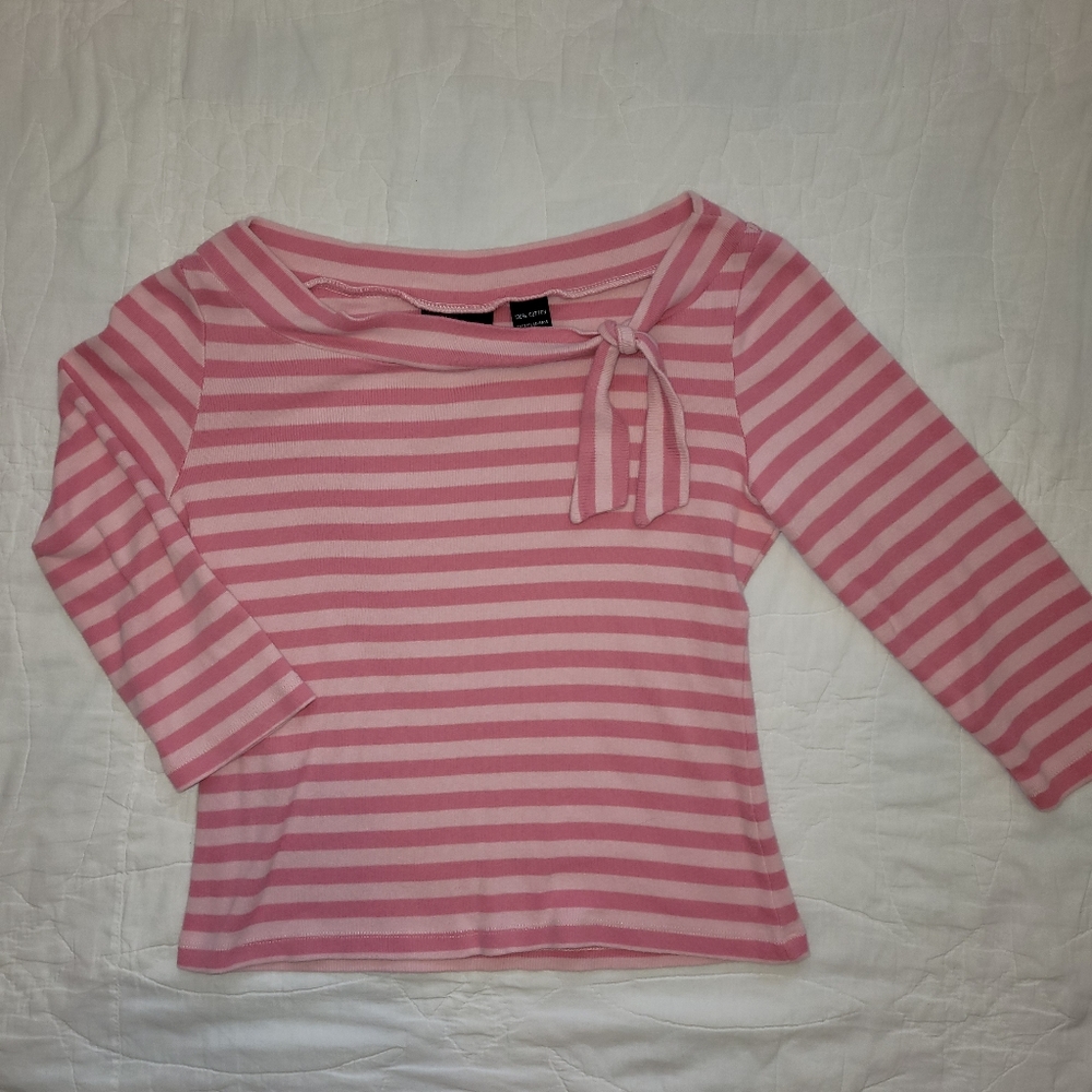 Medium New York & Co striped top
